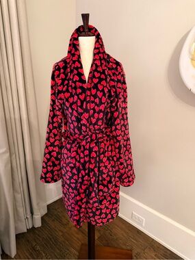 NWT VS Plush Women's Black and Red Heart-Print Cozy Robe!